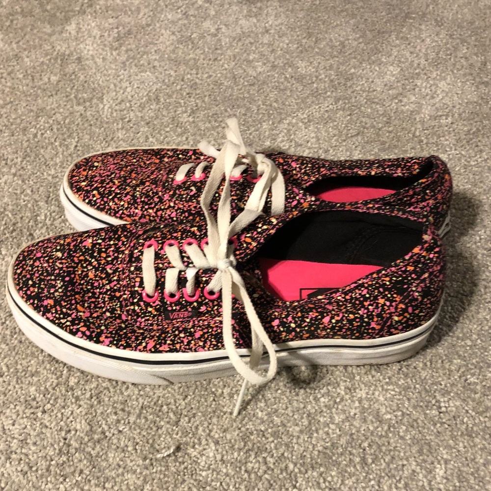 Vans skate shoe women’s Journeys exclusive color.